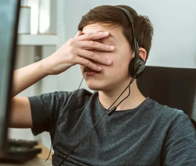 Diversi studi hanno mostrato una perdita del 30% di produttività a causa della CVS. Come tratta Bynocs la CVS?