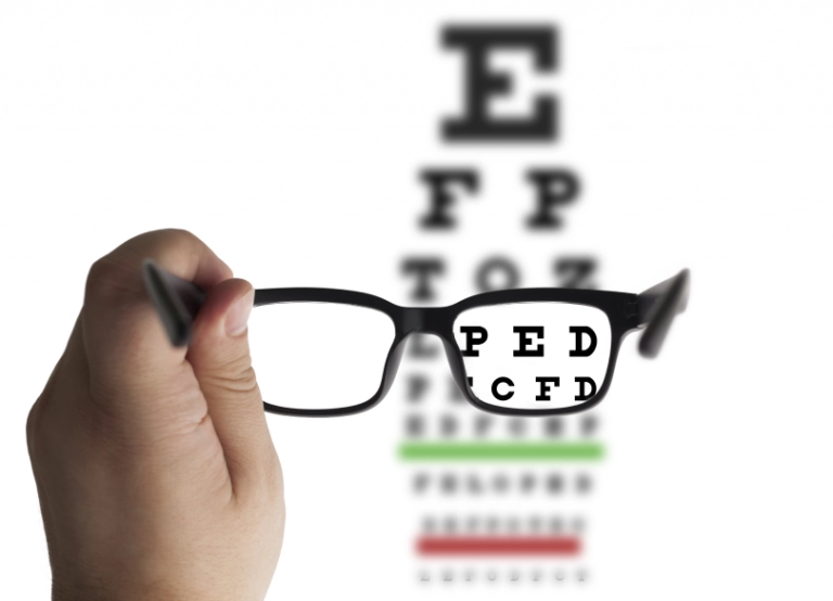 العلاجات التقليدية القوية لقمع العين مقابل برامج علاج الحول الحديثة